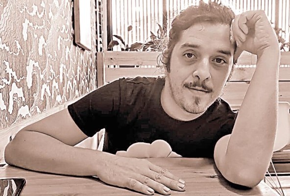 Ariel Escalante Meza, director de 'Domingo y la niebla'.
