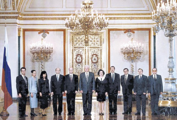 Ceremonia de entrega de cartas credenciales del primer embajador de Panamá en Rusia, Flavio Méndez (en el centro — presidente de Rusia, Borís Yeltsin), junio de 1994.
