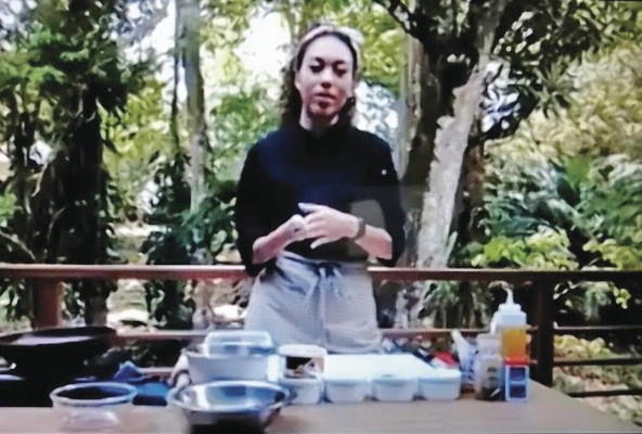 Chef Andrea Pinzón durante el webinar