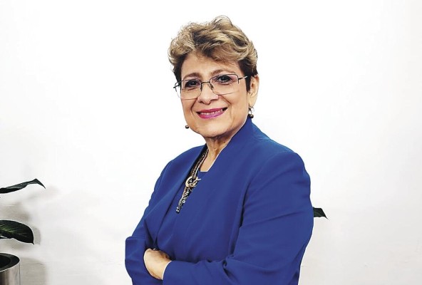 Damaris Serrano Guerra es una crítica literaria y ensayista panameña fiel creyente del poder de las palabras.