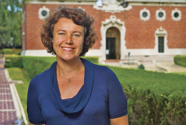 Barbara Fuchs es profesora de español e inglés de la Universidad de California (UCLA), en Los Ángeles, donde también ha sido directora del Centro de Estudios de los siglos XVII y XVIII y de la Clark Memorial Library.