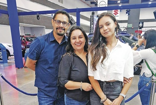 Alex Cruz, Diana Ramírez y Paula Cruz