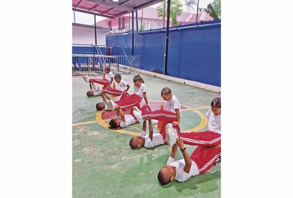 Los centros educativos son el mejor lugar para iniciar a la niñez en la educación física y el deporte.
