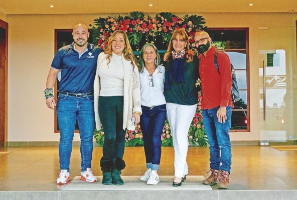 Carlos Fernández, Maru Gálvez, Marcela Moreno, Magaly Jurado y Andrés Maduro