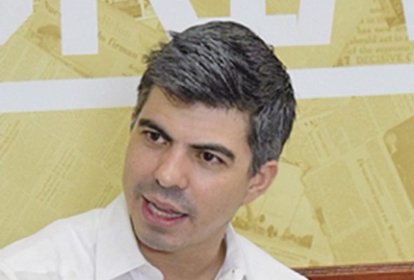 Richard Morales.&nbsp;Politólogo&nbsp;Es profesor de Ciencias Políticas y fue precandidato a la Presidencia por el desaparecido partido Frente Amplio por la Democracia