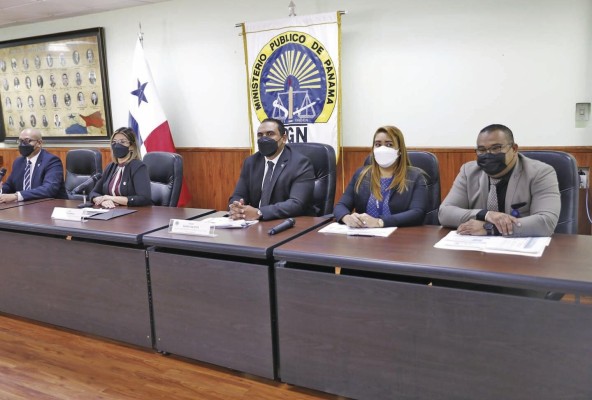 Representantes de diversas fiscalías efectuaron una rendición de cuentas a los medios de comunicación.