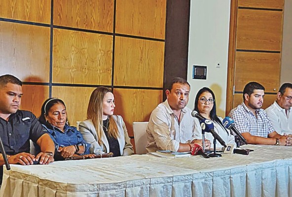Samuel Valdés, vocero de los proveedores, ilustró las consecuencias que enfrentan más de 2.500 empresarios.