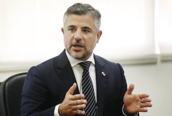 Ministro de Obras Públicas, Rafael Sabonge, durante una reunión con 'La Decana'.