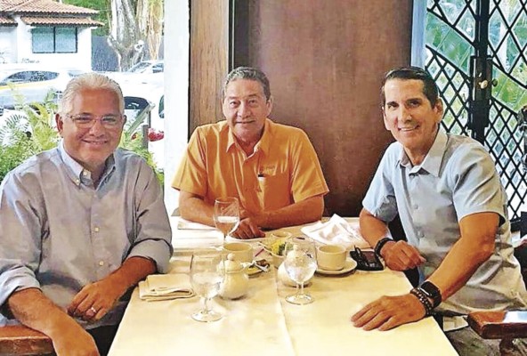 José Isabel Blandón, presidente del panameñismo; José Alberto Álvarez, presidente de PAIS, y Rómulo Roux. presidente de Cambio Democrático