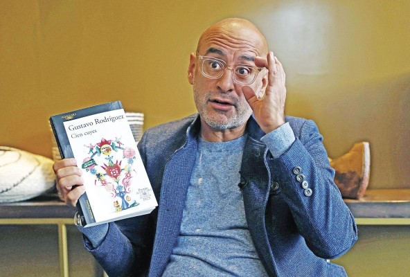 El escritor peruano Gustavo Rodríguez