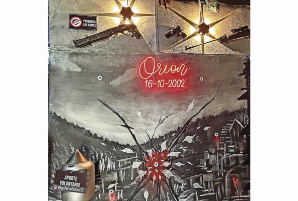 Mural en representación de la operación Orión que ocurrió el 16 de octubre de 2002.