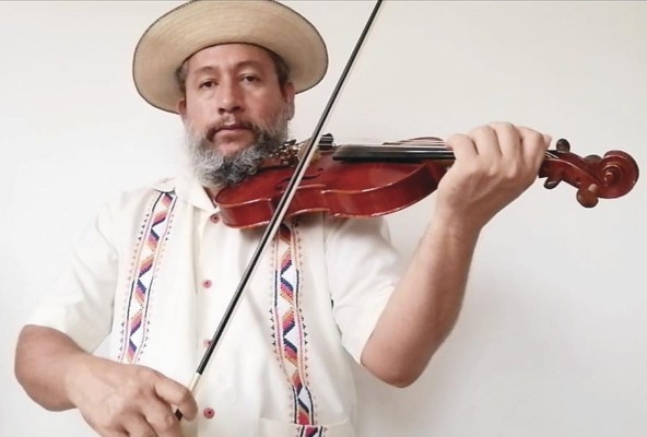 El pasillo en Panamá es considerado un género musical y baile de carácter popular, con antecedentes históricos.