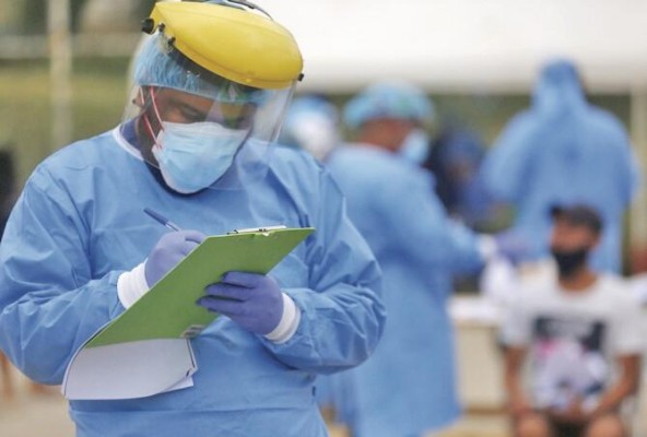 El personal de salud se encuentra agotado.