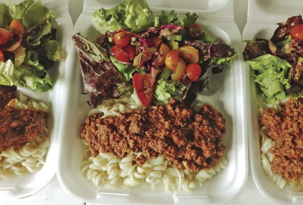 Comidas donadas a personal médico y de seguridad