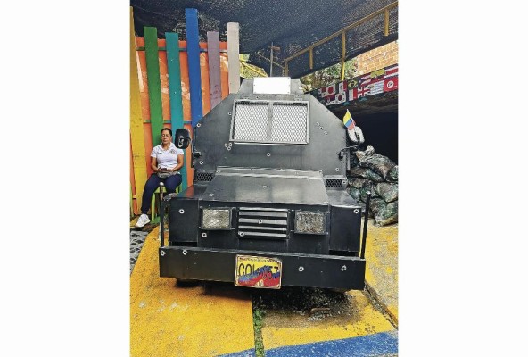Réplica de un tanque utilizado en la operación Orión y operación Mariscal en 2002.