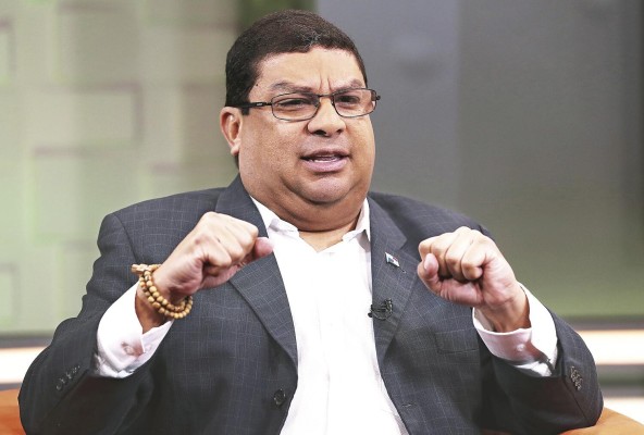 Carlos Aguilar, ministro de Cultura