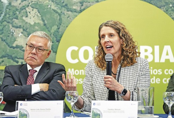 El ministro colombiano de Justicia, Néstor Osuna, y la representante regional de Unodc, Candice Welsch, presentaron el informe ayer lunes.