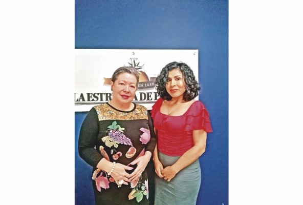 Dayana Rivas (der) y Flavia Cozarelli (iz), ambas integrantes de la junta directiva de la Red de Museos y Centros de Visitantes de Panamá.