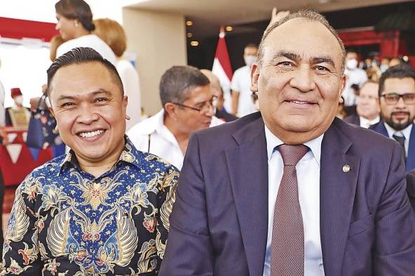 Sukmo Harsono y Enrique Jara