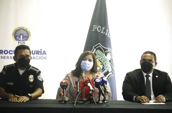 En conferencia de prensa, John Durheim, director de la Policía Nacional, y los fiscales superiores de Homicidio y Feminicidio de San Miguelito y Panamá, Zulma Dip y Rafael Baloyes, respectivamente.