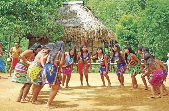 El pueblo Emberá-Wounaan tiene el Jaibaná, que es considerado como un médico tradicional y espiritual.