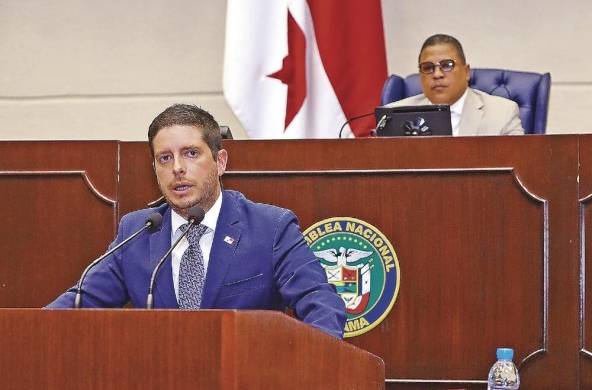 El ministro Federico Alfaro participó ayer de la sesión del pleno de la Asamblea que aprobó, en segundo debate, el contrato minero.