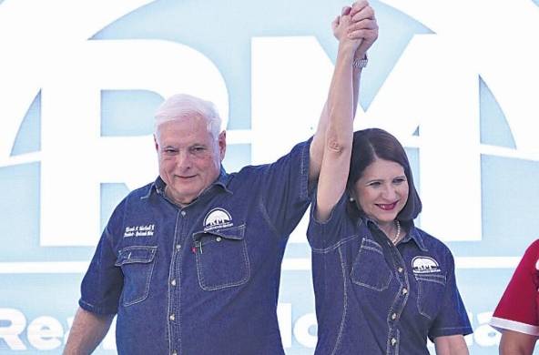 Ricardo Martinelli, candidato a la presidencia de la República por RM y su esposa y compañera de fórmula, Marta Linares de Martinelli.