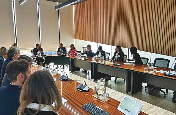 La delegación de empresarios panameños durante una reunión con inversionistas en Chile, este lunes.