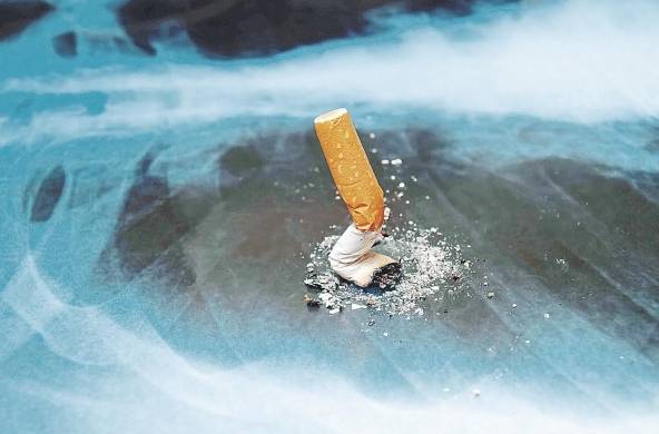 El humo del tabaco contribuye al aumento del cáncer de pulmón y a la contaminación