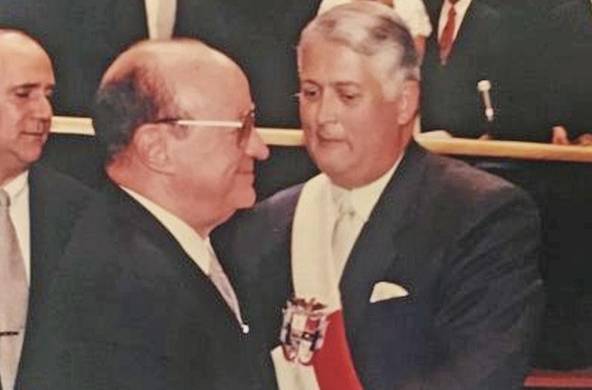 El expresidente Ernesto Pérez Balladares junto a Tomás Duque, el día de su toma de posesión en 1994.