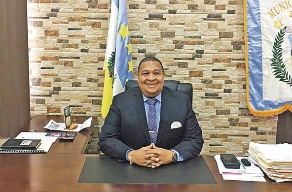 Alex Lee es el actual alcalde de Colón.
