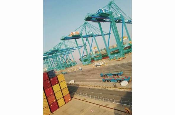El puerto de Tianjin cuenta con muelles de hasta 300.000 toneladas.