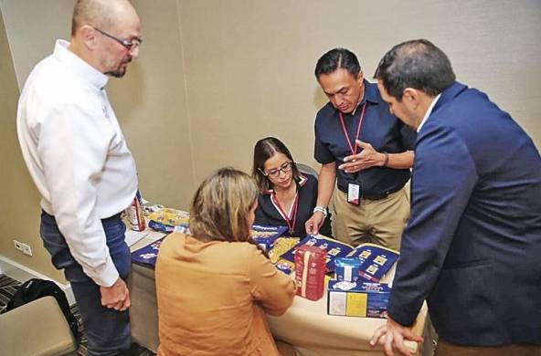 En la rueda de negocios, los emprendedores panameños sostuvieron reuniones con un equipo comercial de Corporación Favorita.