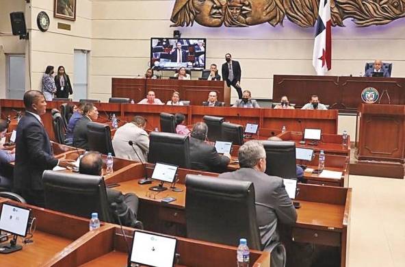 La Asamblea aprobó en tercer debate el proyecto 890, que establece un nuevo esquema para el cobro salarial de representantes y alcaldes.