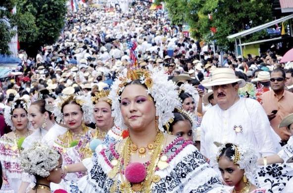 El pollera se luce en las fiestas de Carnaval.