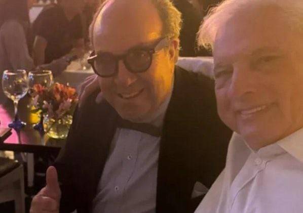 El embajador Mario Boyd Galindo fue fotografiado en un evento social en Bogotá junto al expresidente Ricardo Martinelli, recientemente asilado en Colombia.