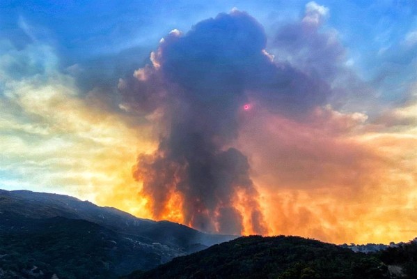 'Cave fire', el incendio que consume el sur de California
