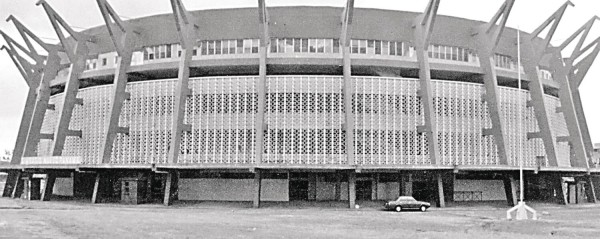 Inaugurado en 1970 como Gimnasio Nuevo Panamá, este coliseo deportivo actualmente lleva el nombre de Arena Roberto Durán.