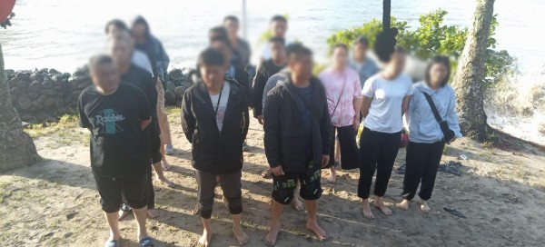 Senafront aprehende a dos coyotes colombianos que transportaban en lacha e introducían ilegalmente a Panamá a 18 ciudadanos de origen chino.