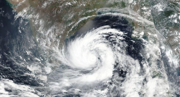 El ciclón Amphan viajó a más de 185 kim/hora en las costas del suroeste indio.