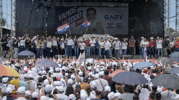 Carrizo concentra a miles de personas en Bocas del Toro