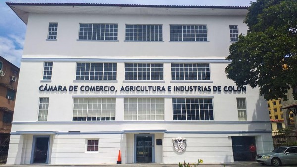 Fachada de la Cámara de Comercio, Agricultura e Industrias de Colón.