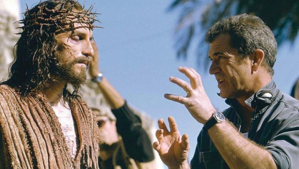 Mel Gibson con el actor Jim Caviezel.