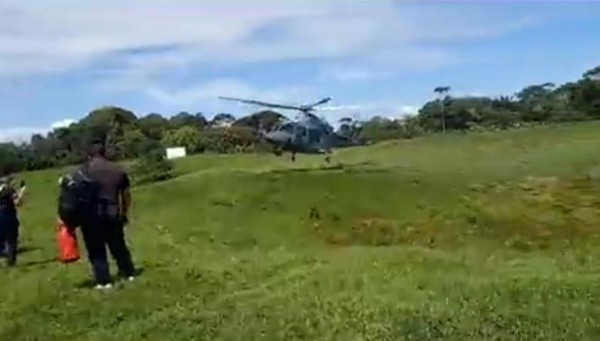 Las fuerzas de seguridad y funcionarios del Ministerio Público recurrieron a motores y un helicóptero para llegar al lugar