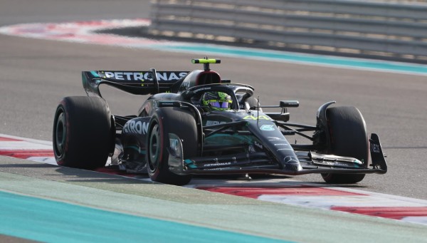 El británico Lewis Hamilton (Mercedes) en el circuito de Yas Marina en Abu Dabi.