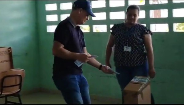 Pedro Miguel González ejerció su derecho al voto en el Centro Educativo Básico General de Santa Fé, en Veraguas.