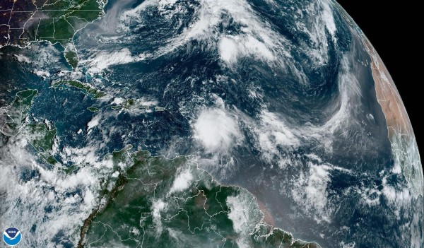Tormenta tropical Philippe en el océano Atlántico