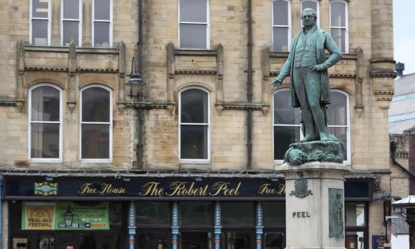 Una de las estatuas de Robert Peel en Reino Unido.
