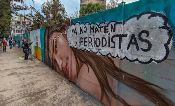 Pintan mural en México pidiendo justicia por los seis periodistas asesinados
