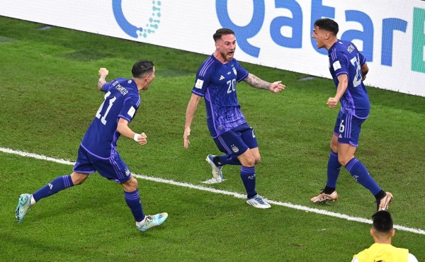 Alexis Mac Allister, de Argentina, anota el primer gol del partido contra Polonia.